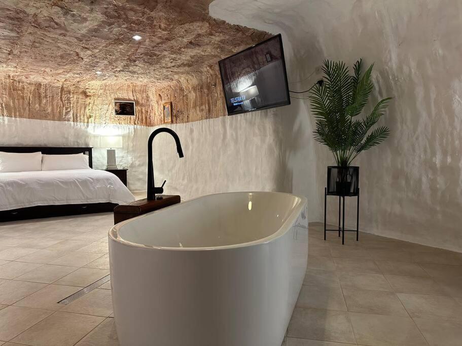 Appartamento Cozy Cave Coober Pedy Esterno foto